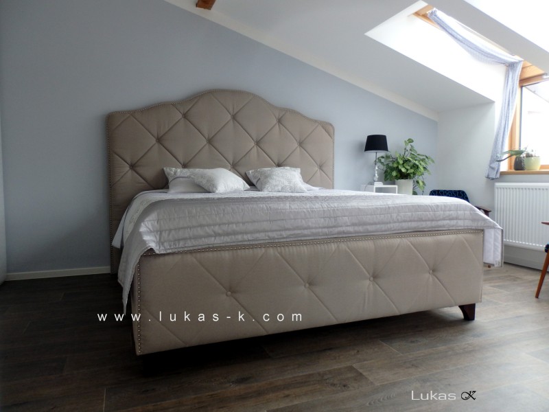 čalouněná stylová postel  5002