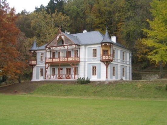 Novinka & akce-r. 2007  Vila ALPSKÁ RŮŽE  - lázně Luhačovice
